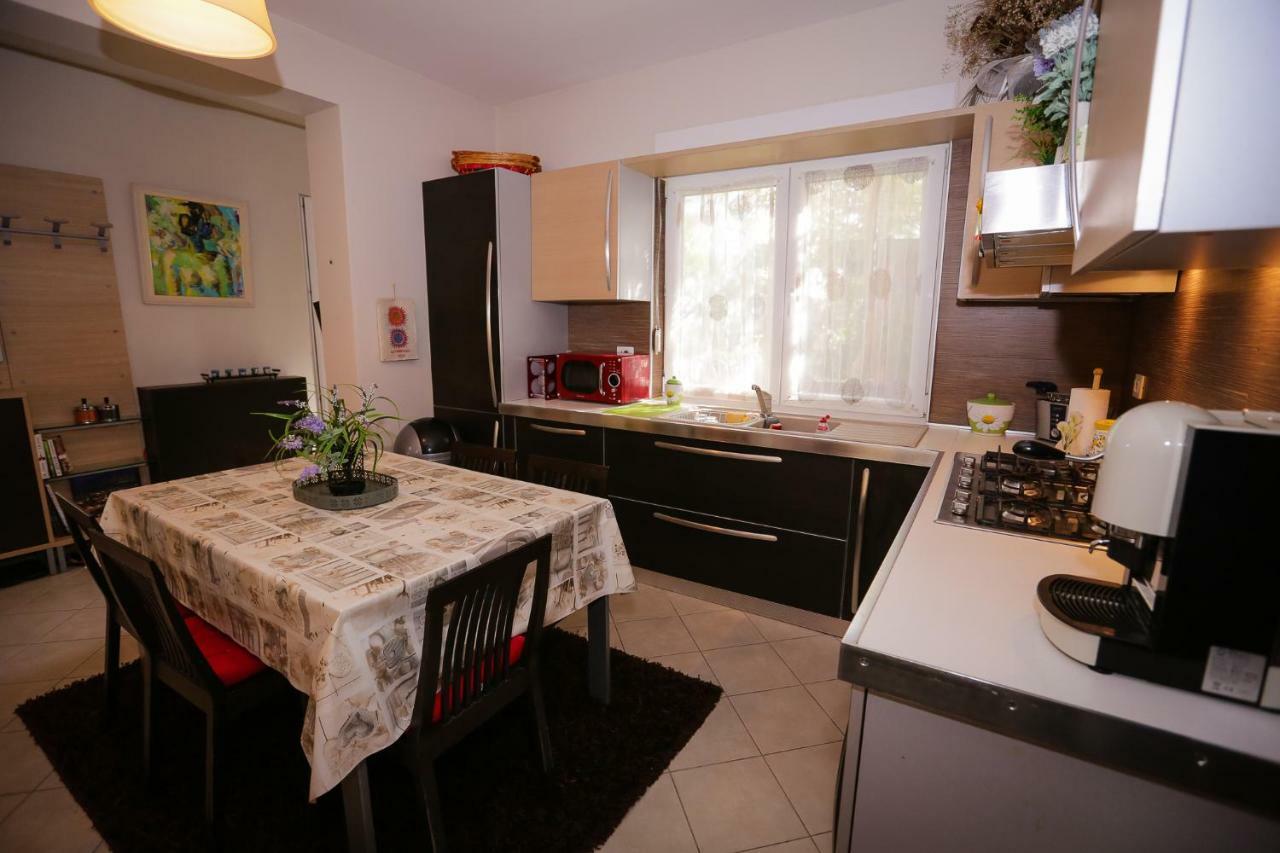 Pine-Tree Apt W/ Private Garden 50 M From The Sea Golem  Eksteriør billede