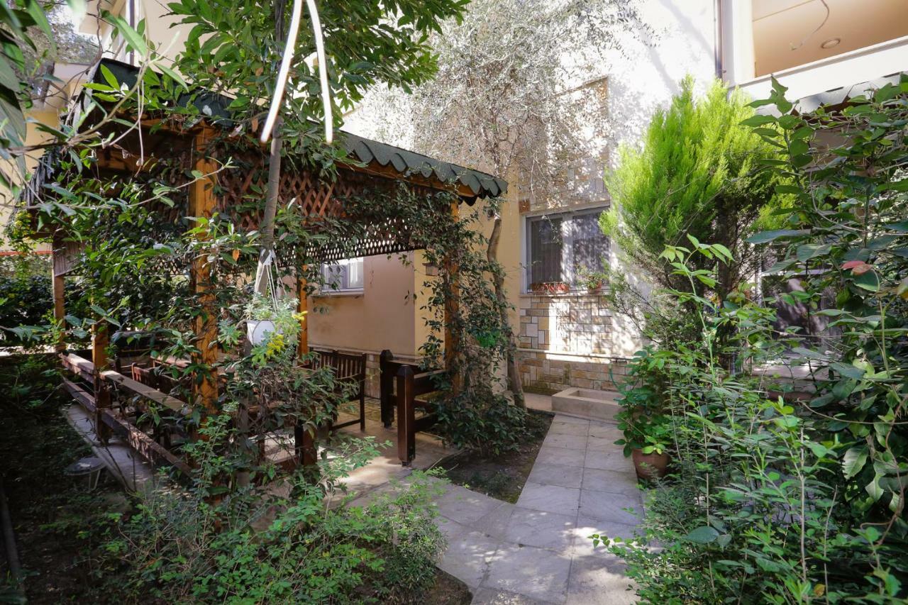 Pine-Tree Apt W/ Private Garden 50 M From The Sea Golem  Eksteriør billede